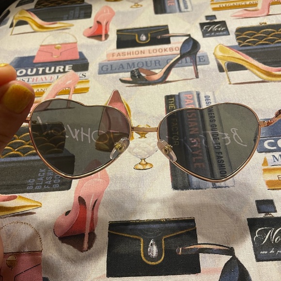 Betsey Johnson ombré aviator sunglasses - Picture 9 of 10